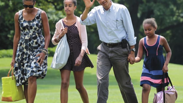 Obama-Family-Leaving