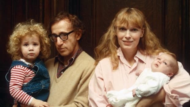WOODY ALLEN WITH MIA FARROW AND FAMILY 