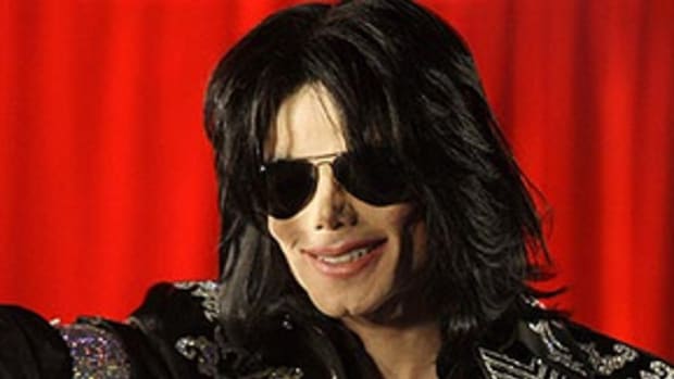 Astro pop Michael Jackson sofre parada cardíaca e morre em Los Angeles aos 50 anos by MIRIAM GODET.