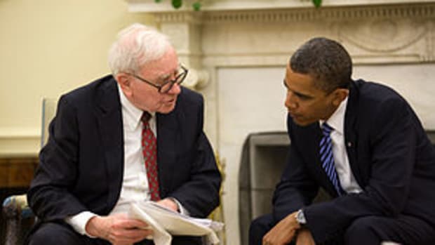 President Barack Obama and Warren Buffett in t...