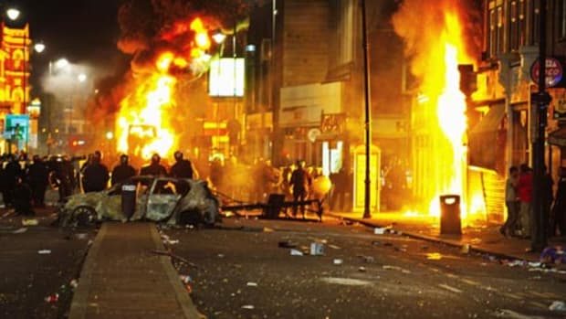 http://2.bp.blogspot.com/-O3Eup07w58E/TkBkrUCgnYI/AAAAAAAAIuY/zQrcIh0Jc7s/s1600/Tottenham-Riots-burning-c-007.jpg