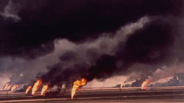 burning-oil-wells-kuwait-wired_18apr13_getty_b_1240x826-e1415568285331