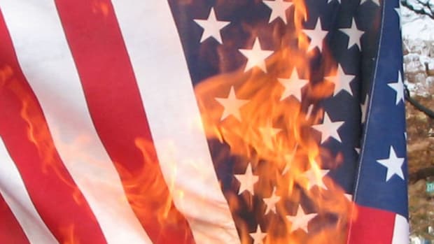 US_flag_burning crop.jpg