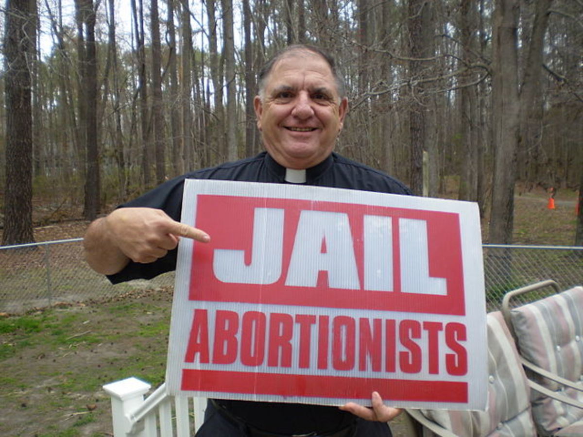 640px-Donald_Spitz_holds_anti-abortion_