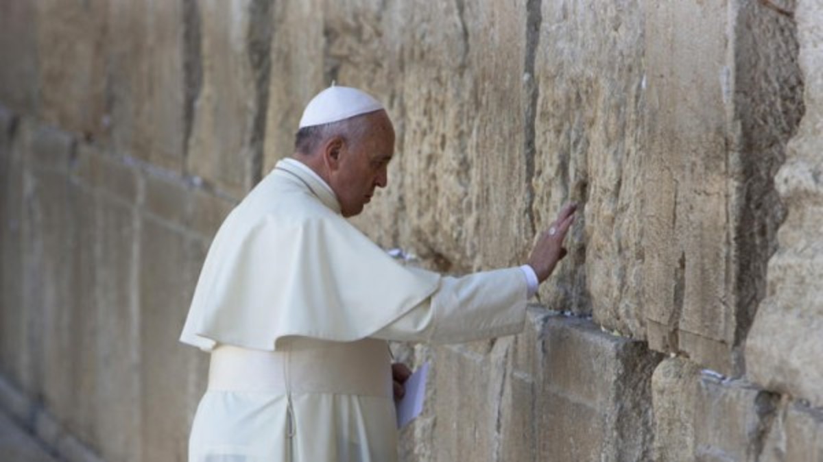 pope_wall