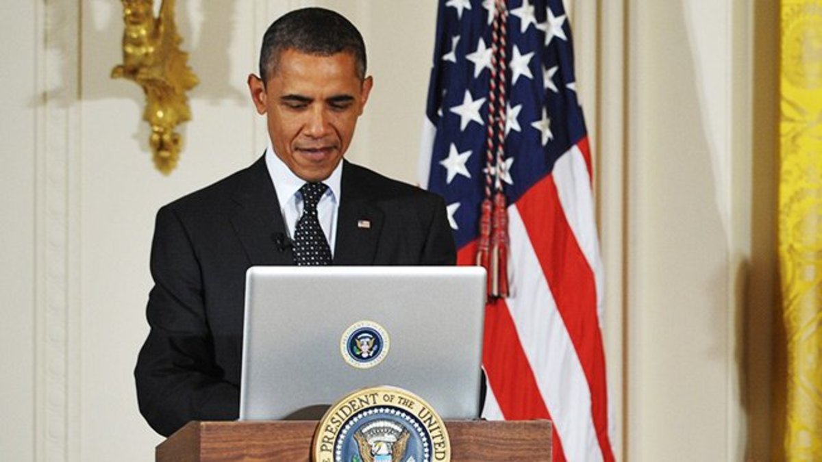 obama-tweeting-computer-hed-2012