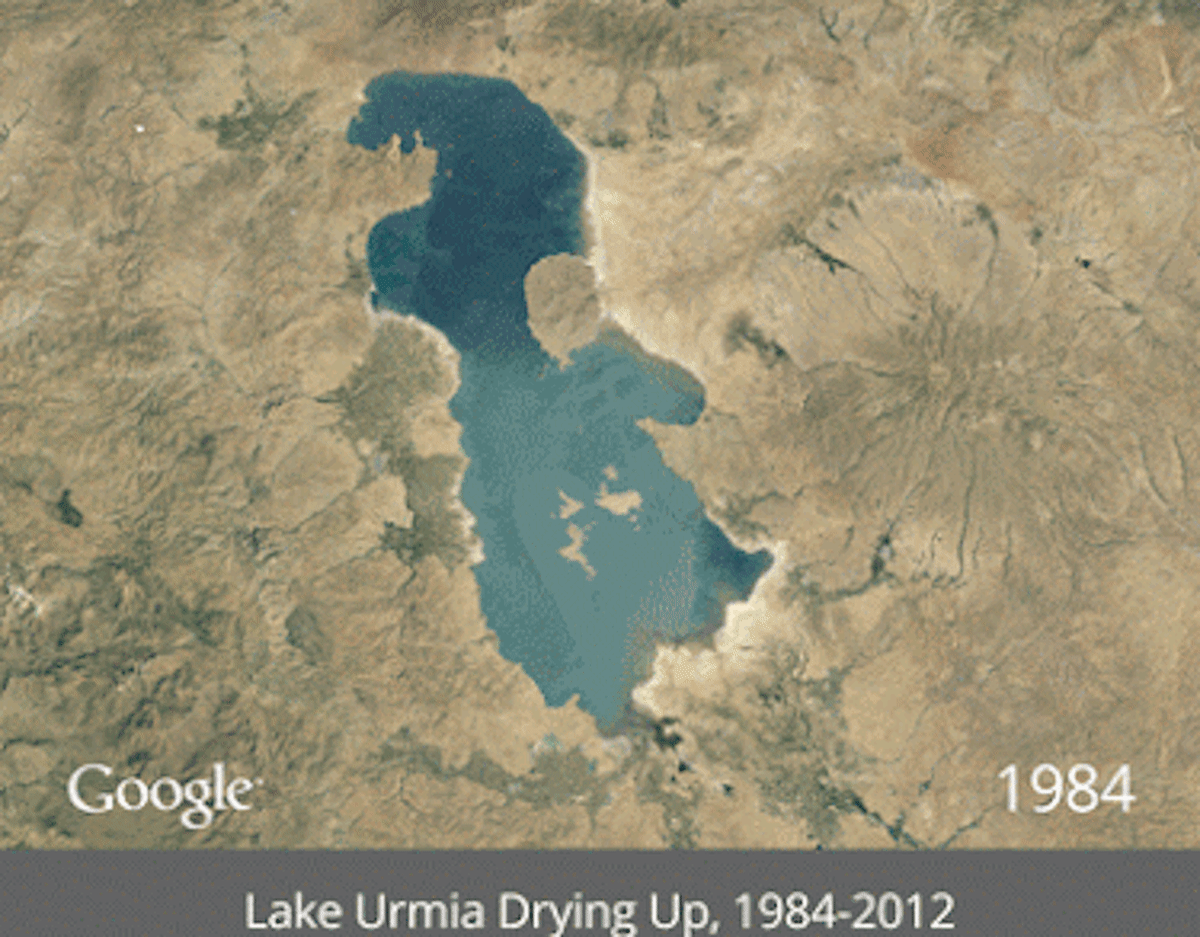 /Lake_Urmia_Drying_Up-thumb-650x507-120986.gif