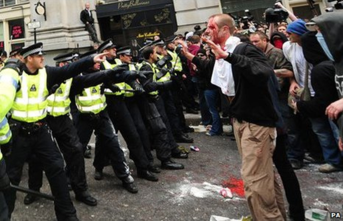 British riot police confront G20 protestors in London. The Royal Bank of Scotland was stormed and trashed while the leaders of the imperialist countries and others arrive to discuss the crisis in world capitalism. by Pan-African News Wire File Photos.