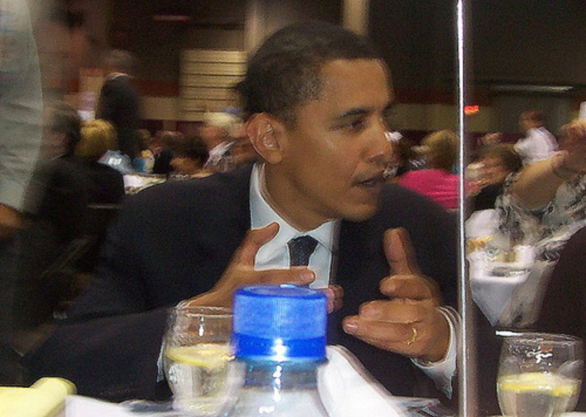Senator Obama at the Bloggers Table