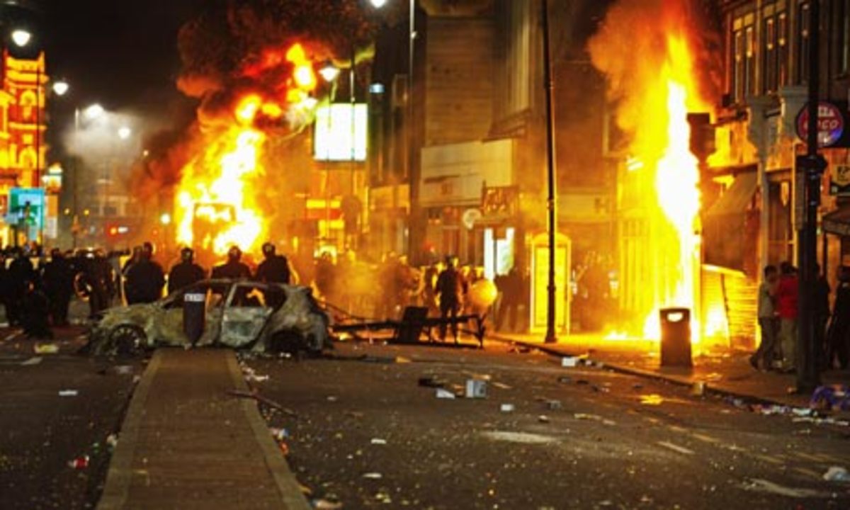 http://2.bp.blogspot.com/-O3Eup07w58E/TkBkrUCgnYI/AAAAAAAAIuY/zQrcIh0Jc7s/s1600/Tottenham-Riots-burning-c-007.jpg