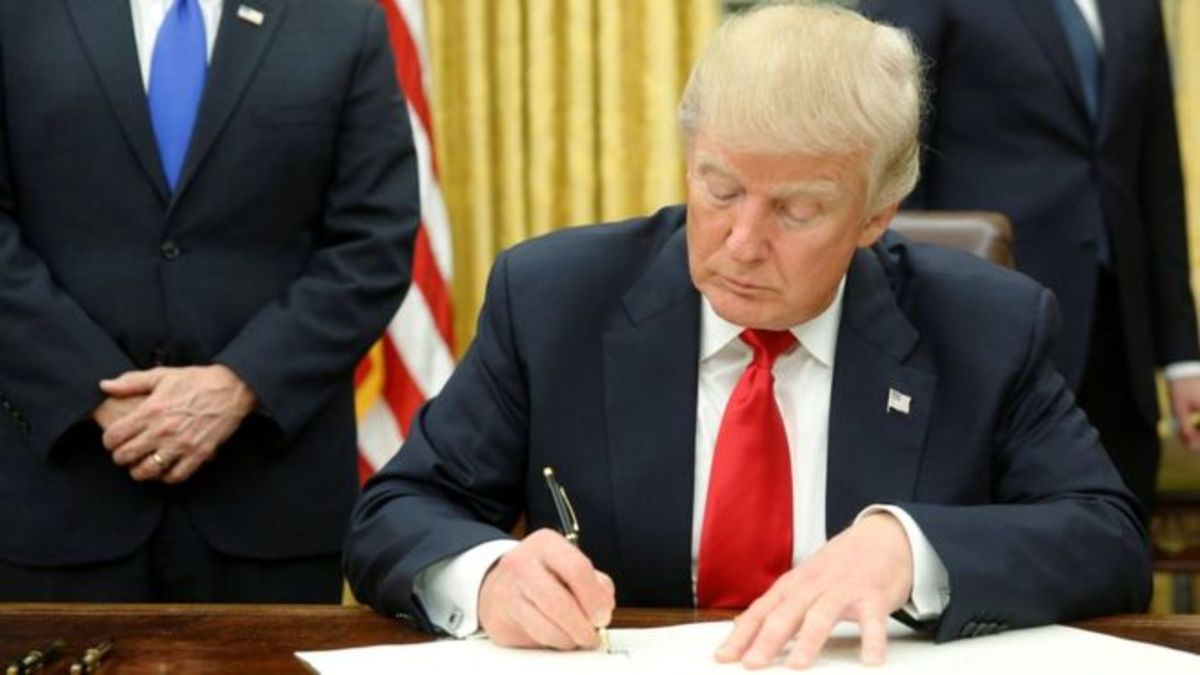 trump signing